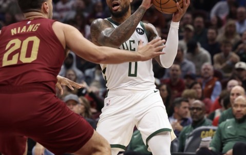 AYX-关于西亚卡姆在雄鹿比赛中连败，精彩发挥引发热议！的信息