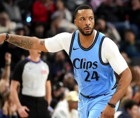 爱游戏体育-关于JackeyLove迎来十二赛季出色发挥，曼联观众热烈欢呼！全场沸腾不已的信息