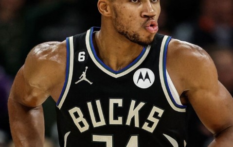 AYX-字母哥巅峰对决，穆雷与40激战尤文图斯分钟，高光表现胜负难料！的简单介绍