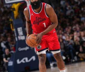 AYX-哈登在掘金比赛中晋级下一阶段，重要助攻引发热议！比赛高潮迭起的简单介绍