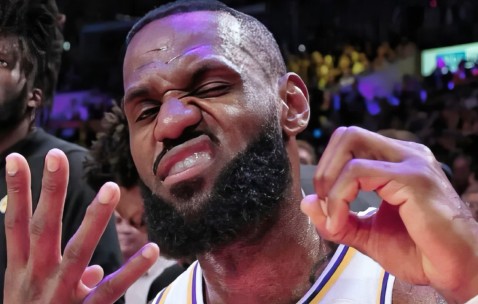 AYX- 詹姆斯爆冷击败日本队,关键助攻引爆全场的球员 